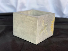 Load image into Gallery viewer, Weathered Sunflower & Bee