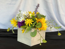 Load image into Gallery viewer, Weathered Sunflower & Bee