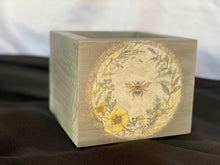 Load image into Gallery viewer, Barnwood Bee
