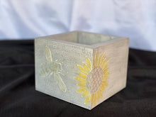 Load image into Gallery viewer, Weathered Sunflower & Bee