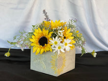 Load image into Gallery viewer, Weathered Sunflower & Bee