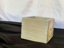 Load image into Gallery viewer, Barnwood Bee