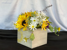 Load image into Gallery viewer, Weathered Sunflower & Bee