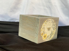 Load image into Gallery viewer, Barnwood Bee
